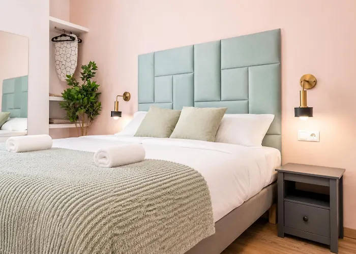 Queen Bed With Kitchen